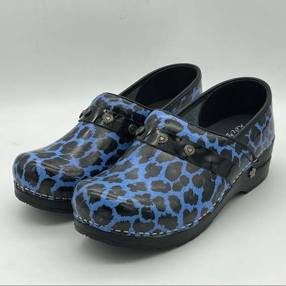 sanita clogs leopard print